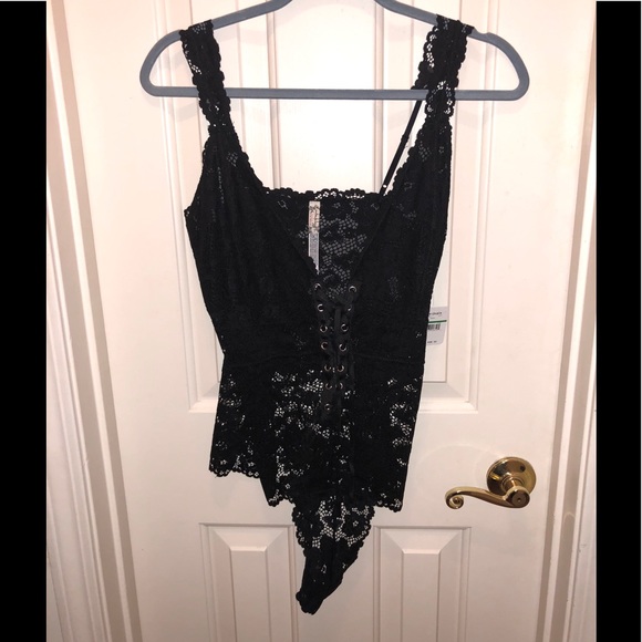 NWT FREE PEOPLE ”Gazey Eyes” Lace Thong Bodysuit - Picture 5 of 9